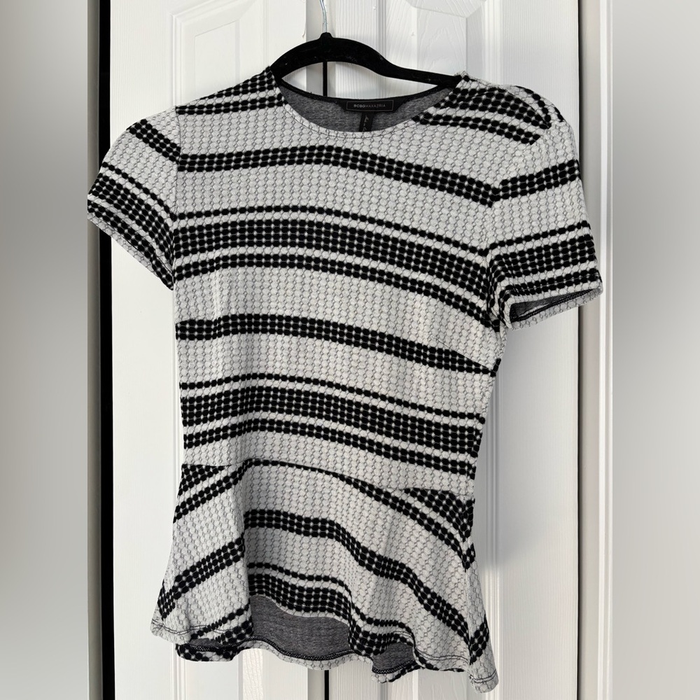 BCBGMaxAzria Black and White Textured Short Sleeve Top